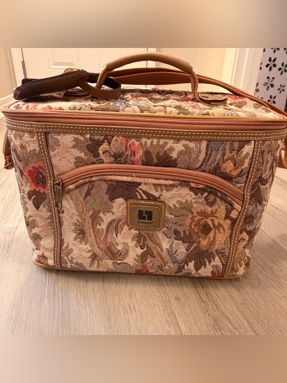 ✨ VINTAGE 1980s Leisure Tapestry Train Case / Makeup Bag ✨